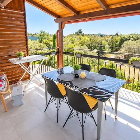 Mata, Village Sikici Apartmán