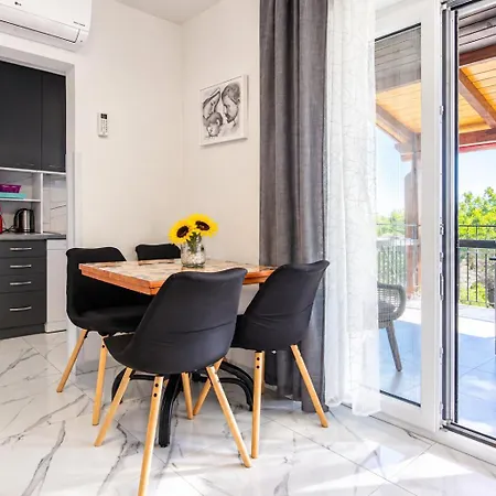 Mata, Village Sikici Apartmán