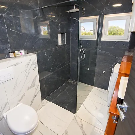 Mata, Village Sikici Apartmán